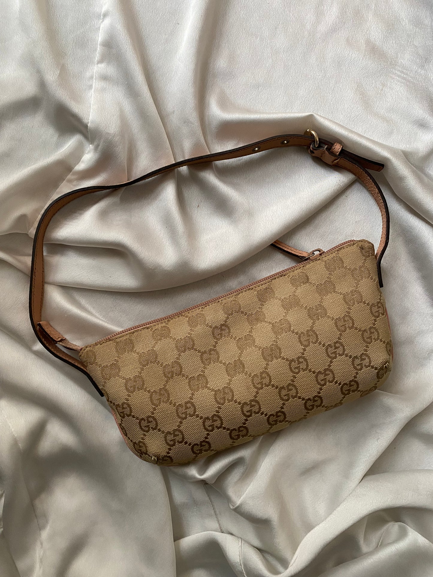 Gucci pretty boat pink hammered leather