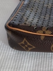 Louis Vuitton clutch accessoire perforated green