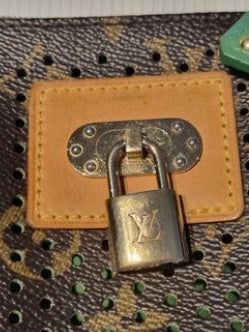 Louis Vuitton clutch accessoire perforated green