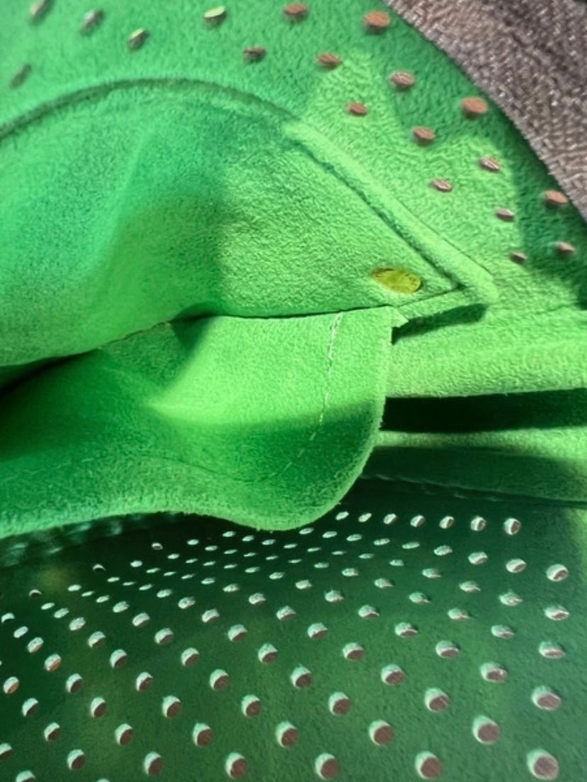 Louis Vuitton clutch accessoire perforated green